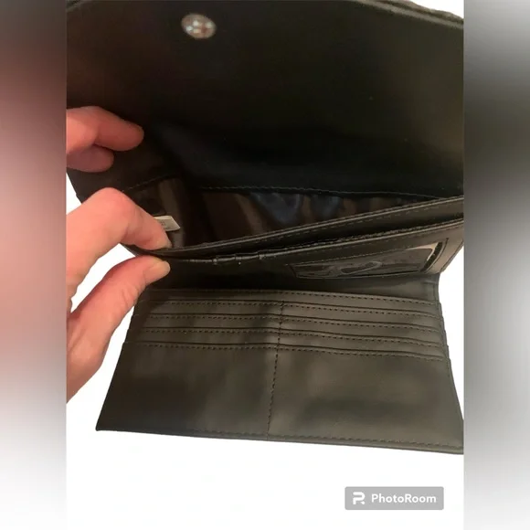 Guess Wallet - Picture 4 of 7
